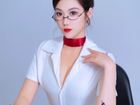 穿着白色衬衣红色吊带丝袜的性感女秘书