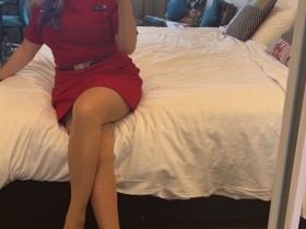 肉色丝袜丰满外航空姐在酒店床上自拍