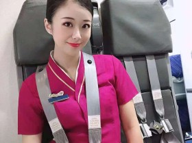 飞机上绑着安全带坐着的熟女人妻成熟空姐