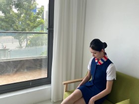 酒店贵妃椅上坐着的大长腿南方航空空姐