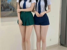 学生短裙制服的姐妹花秀大长腿