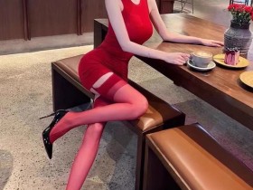 红色丝袜大长腿紧身红色包臀裙的妖媚女人